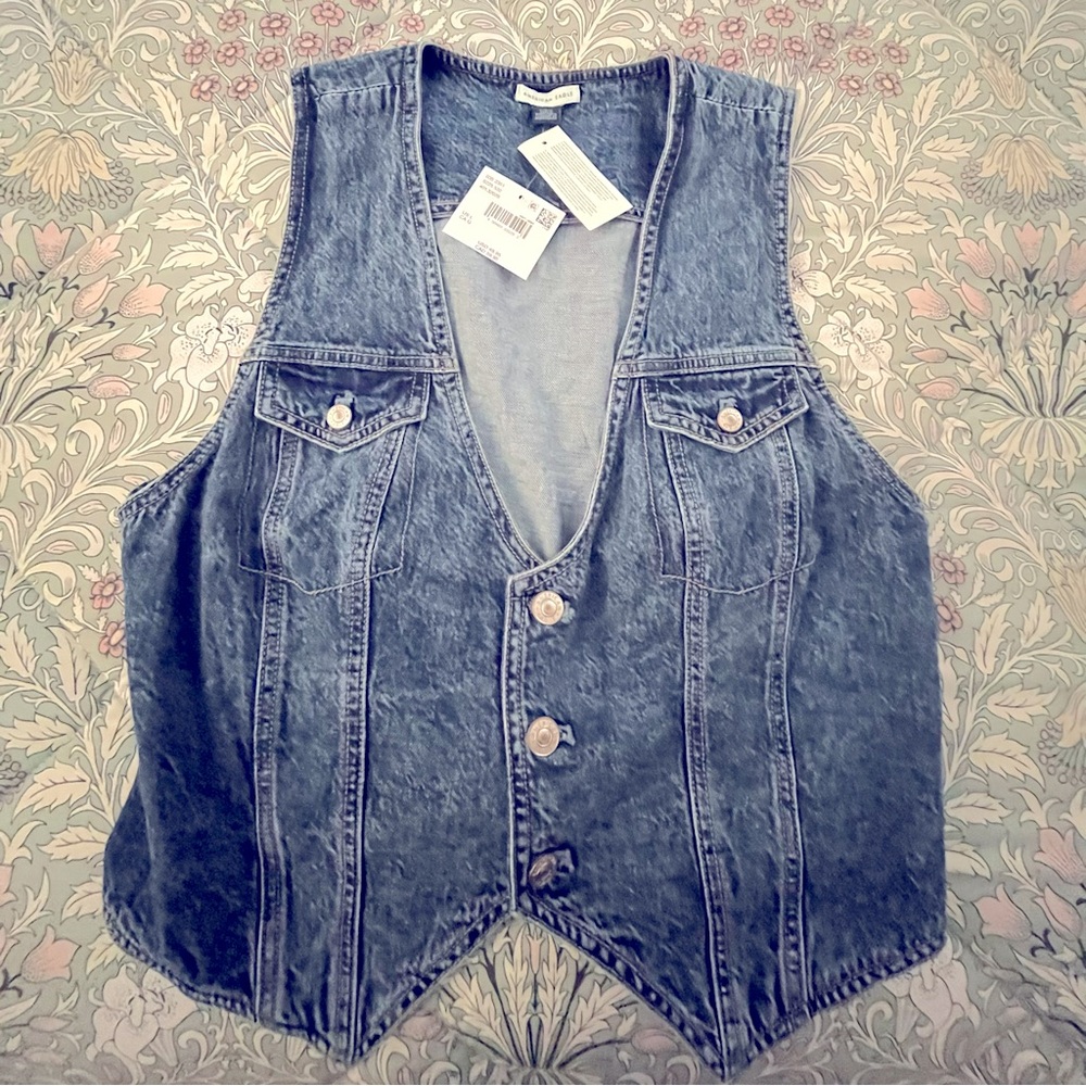 BRAND NEW W TAGS AMERICAN EAGLE Denim Sleeveless Vest NEVER WORN